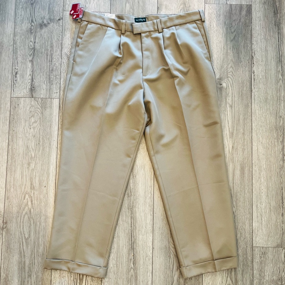 Dockers Premium Never Iron Khakis Pleated Relaxed Fit Wrinkle Free 42x29 NWT